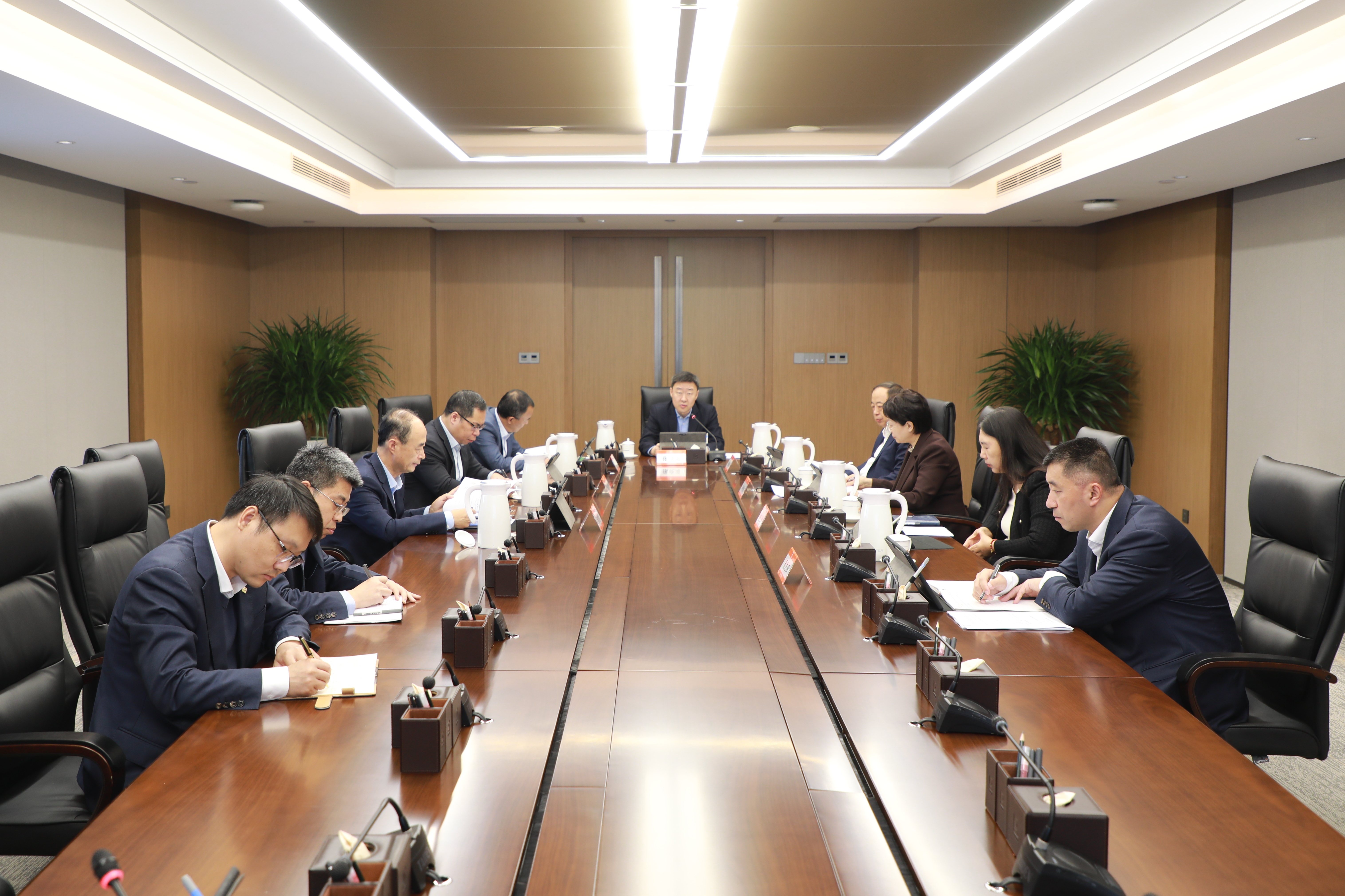 集团党委常委会召开聚会 转达学习习近平总书记主要讲话精神 研究有关事项